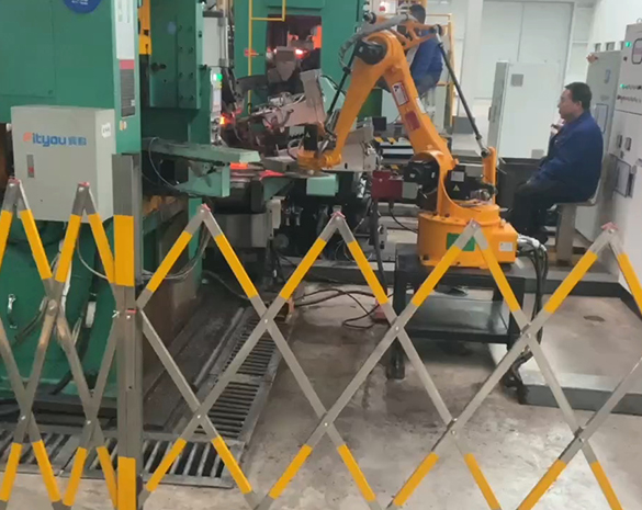 軸承擴孔機械手，軸承整徑機械手，自動鍛造軸承套圈，擺臂鍛造機械手，熱鍛機械手，鍛壓自動化設(shè)備